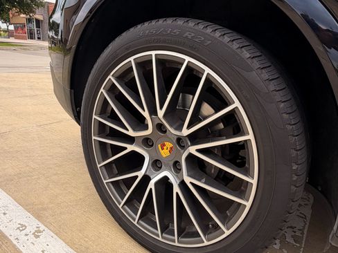 Used 2019 Porsche Cayenne AWD/4WD image 12