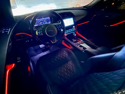 Used 2020 Jaguar F-PACE SVR AWD/4WD image 29