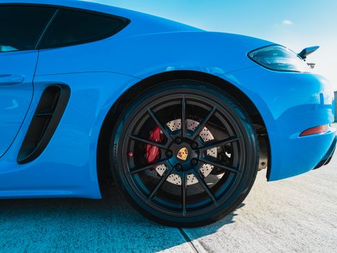 Used 2022 Porsche 718 Cayman GTS image 6