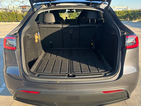 Used 2023 Tesla Model Y Performance image 20