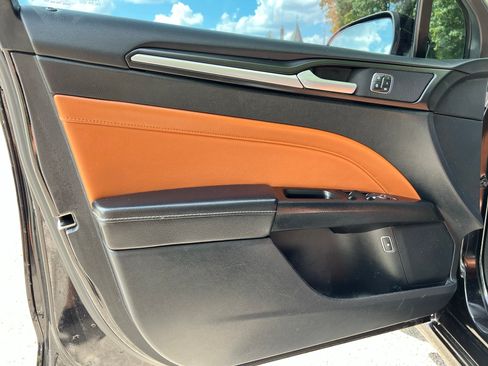 Used 2019 Ford Fusion Titanium FWD image 18