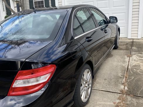 Used 2009 Mercedes-Benz C 300 C 300 Luxury Sedan 4D image 4