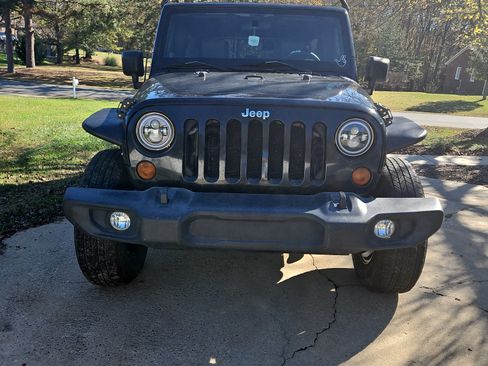 Used 2008 Jeep Wrangler Unlimited Sahara w/ Dual Top Group image 2