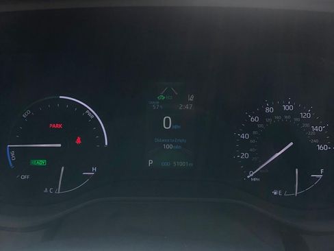 Used 2024 Toyota Sienna LE image 2