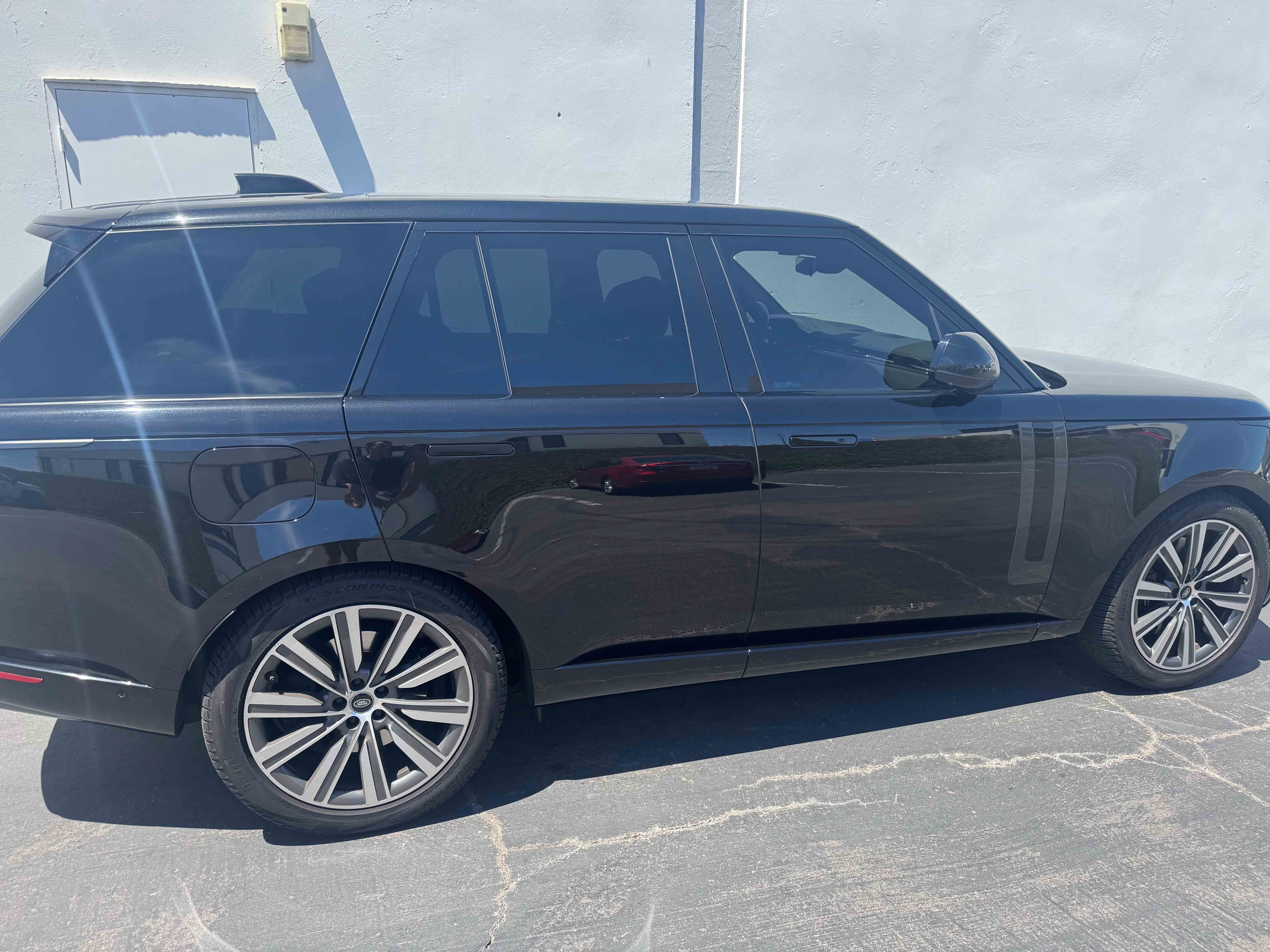 Used 2023 Land Rover Range Rover SE AWD/4WD image 2