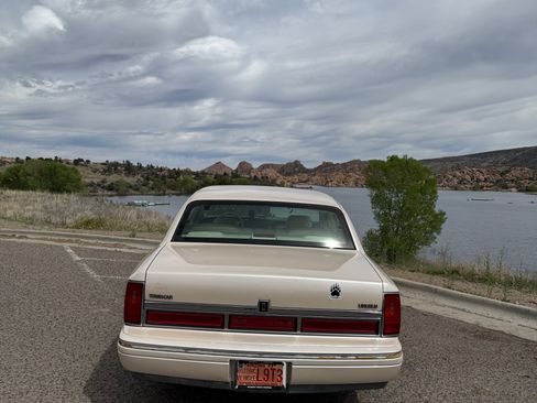 Used 1996 Lincoln Town Car Cartier image 4