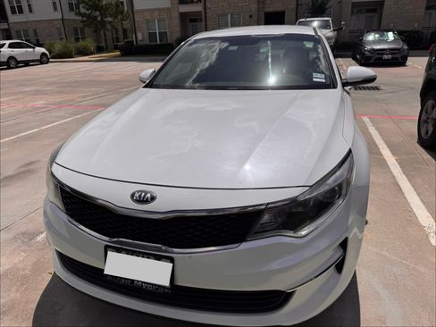 Used 2018 Kia Optima LX w/ 17" Alloy Wheels Package FWD image 1