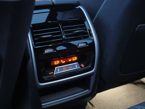 Used 2019 BMW X5 xDrive50i w/ M Sport Package image 8