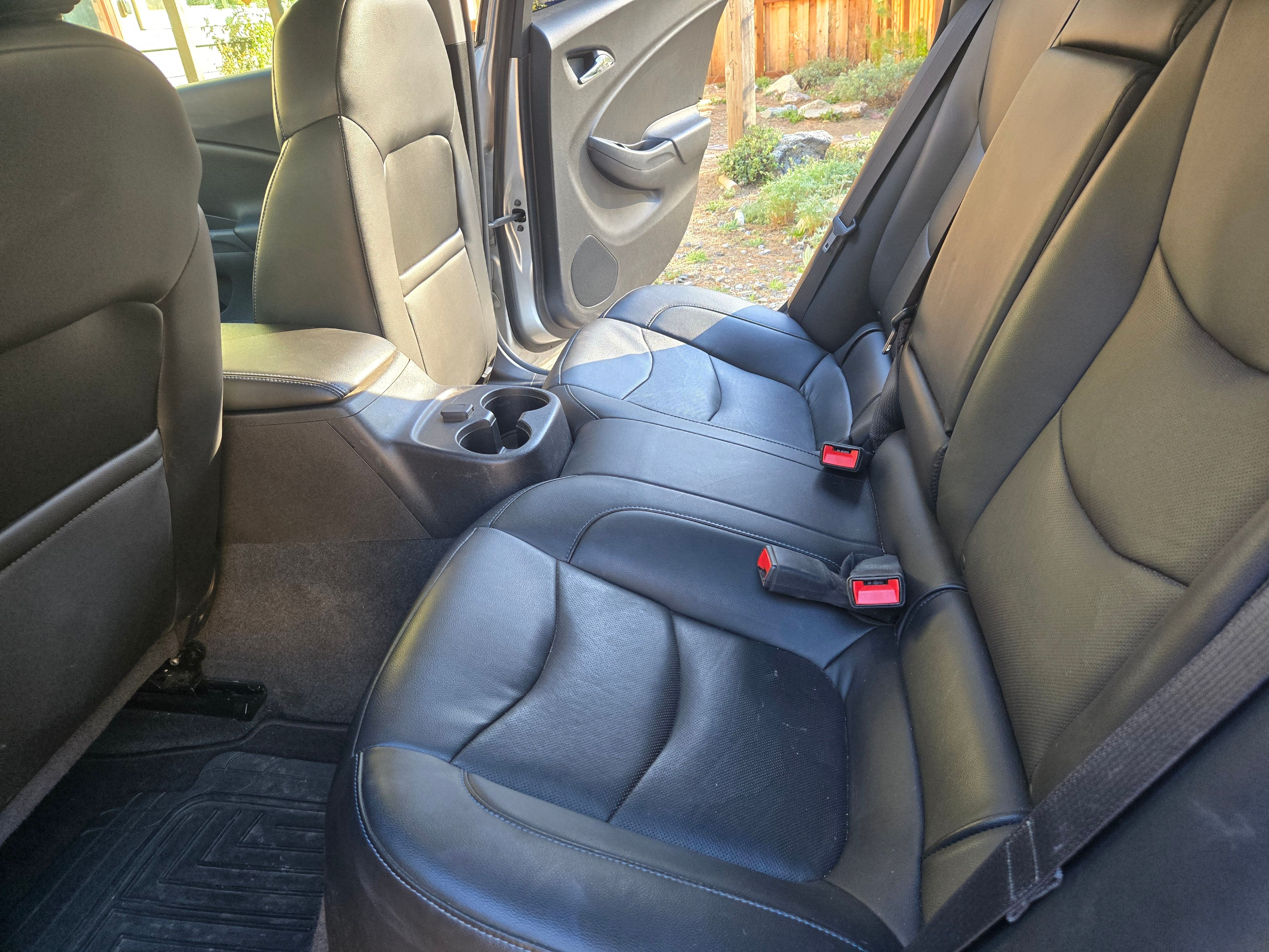 Used 2018 Chevrolet Volt LT w/ Comfort Package FWD image 8