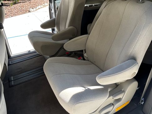 Used 2011 Toyota Sienna LE image 14