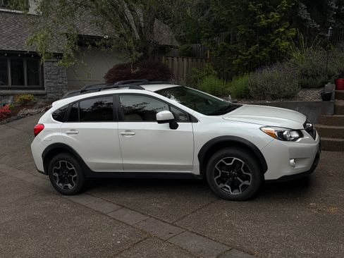 Used 2014 Subaru Crosstrek 2.0i Premium AWD/4WD image 2