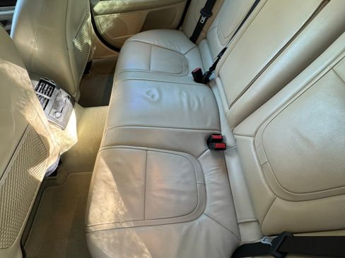 Used 2013 Jaguar XF image 15