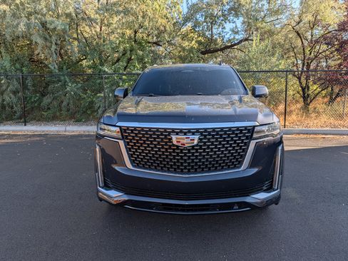 Used 2022 Cadillac Escalade ESV Premium Luxury image 2