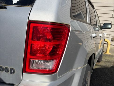 Used 2007 Jeep Grand Cherokee Laredo image 4