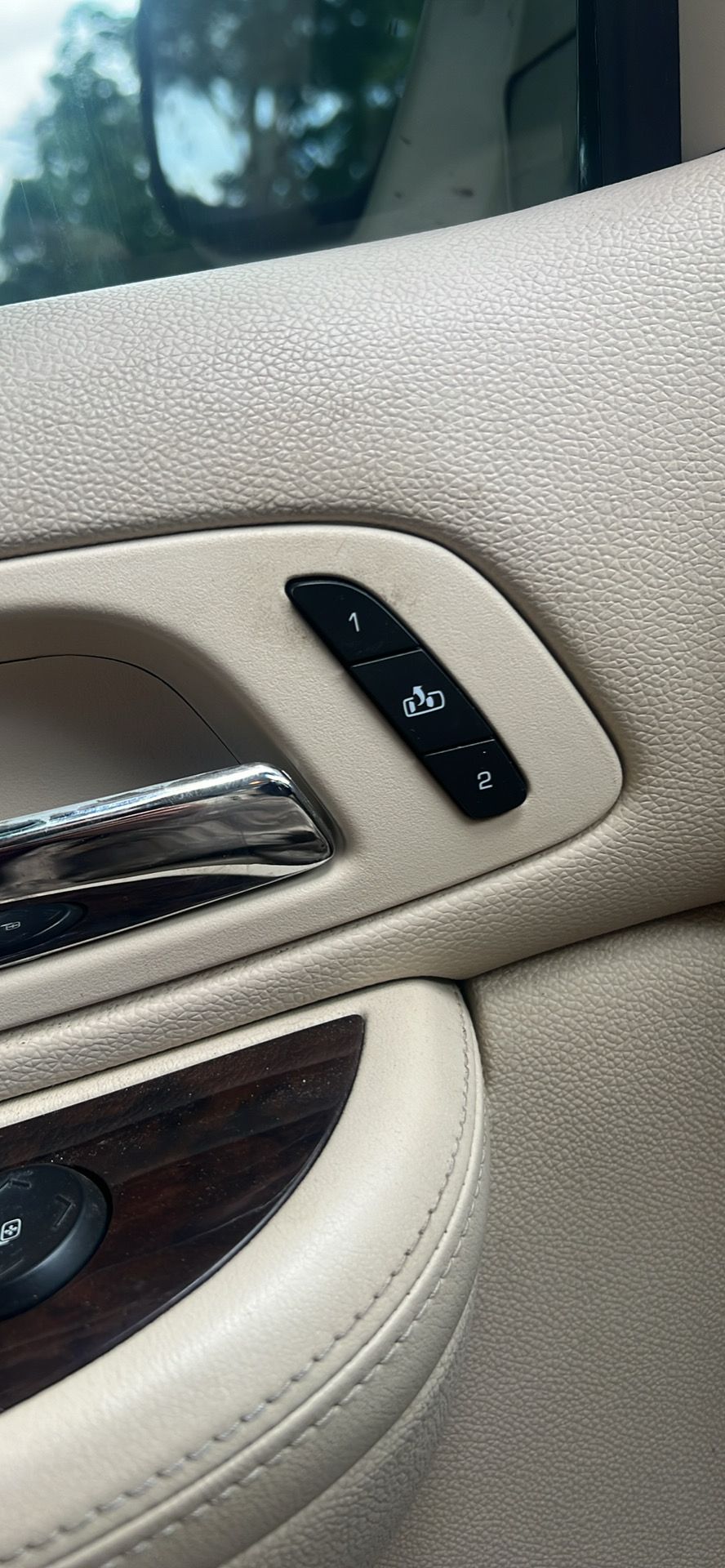 Used 2007 Cadillac Escalade AWD w/ Information Package image 14