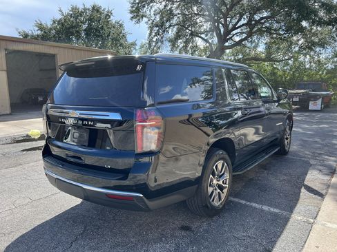 Used 2021 Chevrolet Suburban LT image 6