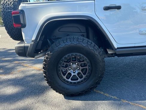 Used 2022 Jeep Wrangler Unlimited Rubicon w/ Xtreme Recon 35" Tire Package image 8