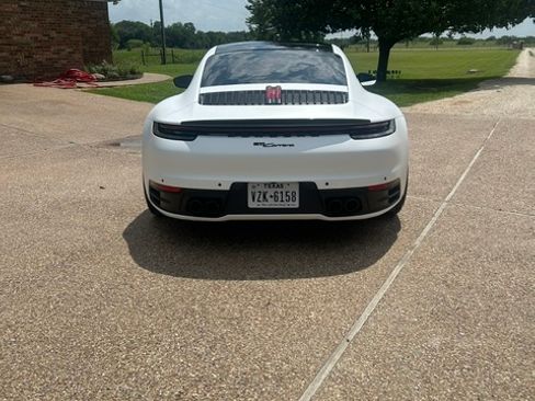 Used 2021 Porsche 911 Carrera w/ Premium Package RWD image 9