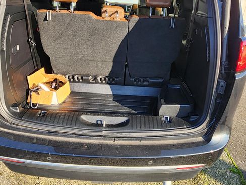 Used 2018 Chrysler Pacifica Limited w/ Tire & Wheel Group image 10