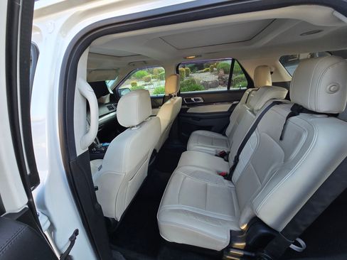 Used 2017 Ford Explorer Platinum image 19
