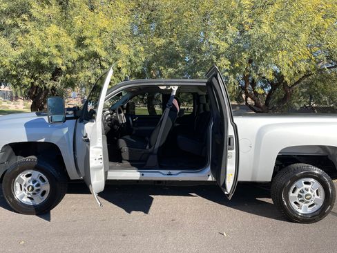 Used 2011 Chevrolet Silverado 2500 LT w/ Interior Plus Package image 4