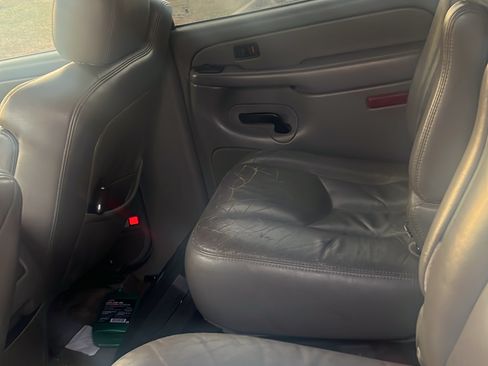 Used 2004 GMC Yukon XL SLT w/ Preferred Equipment Group image 9