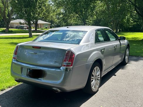 Used 2013 Chrysler 300 C AWD/4WD image 4