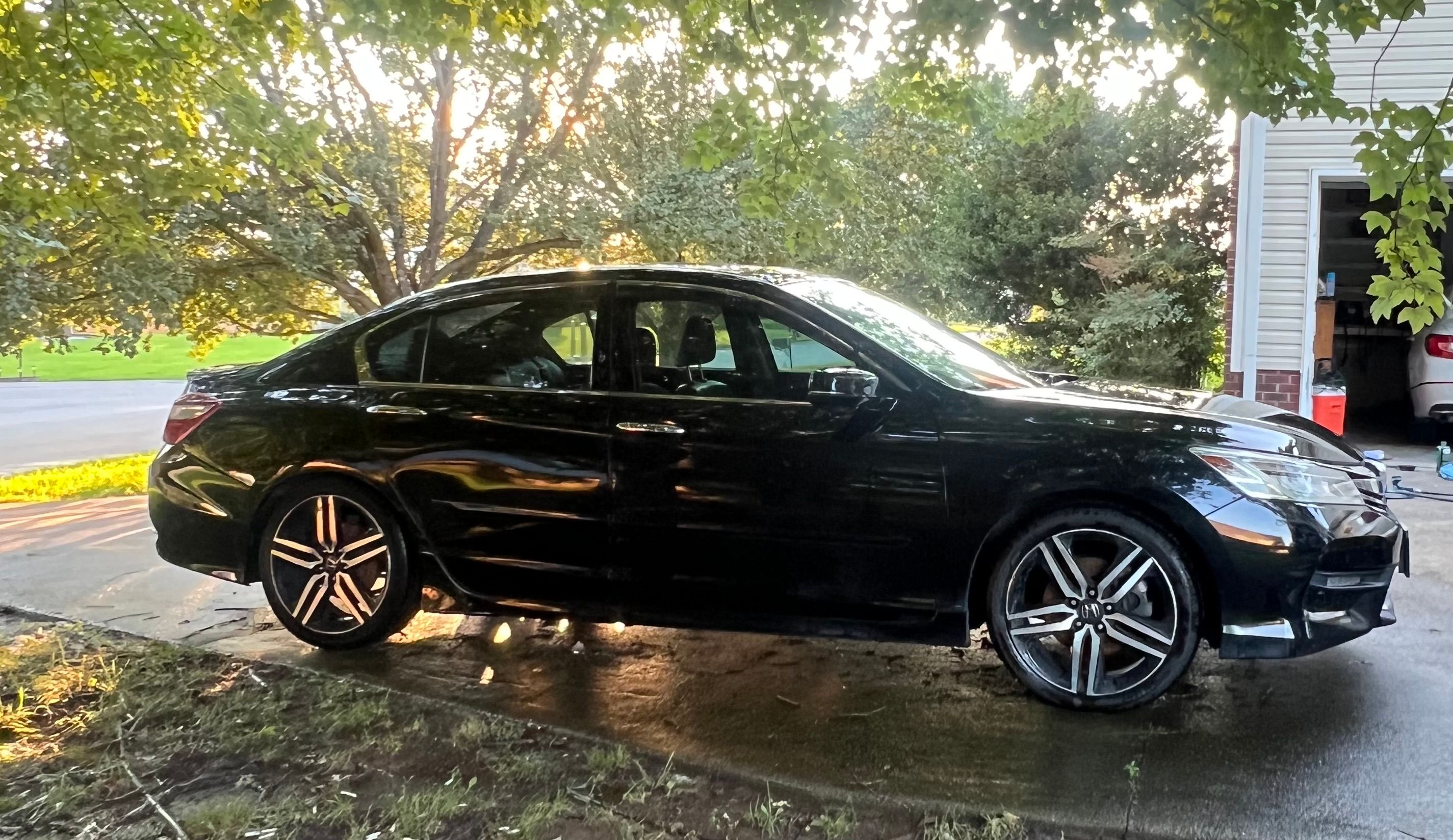 Used 2016 Honda Accord Touring image 5