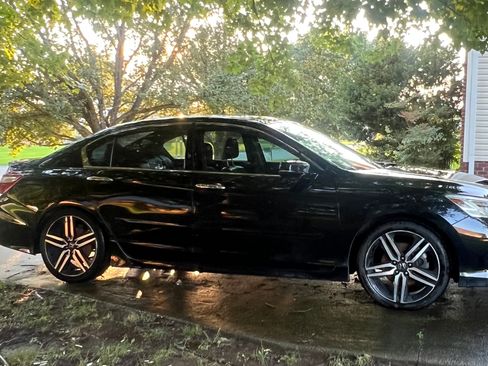 Used 2016 Honda Accord Touring image 5