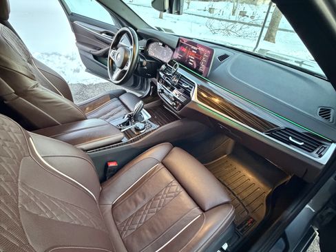 Used 2023 BMW M550i xDrive w/ Dynamic Handling Package image 20