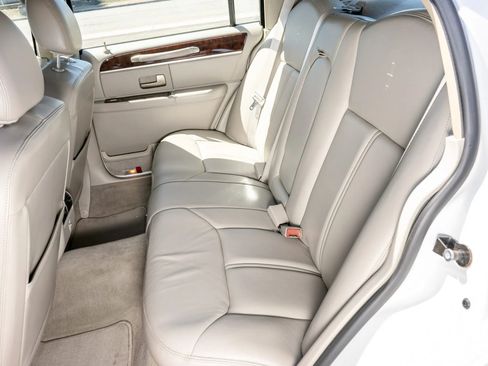Used 2008 Lincoln Town Car Signature Limited RWD image 27