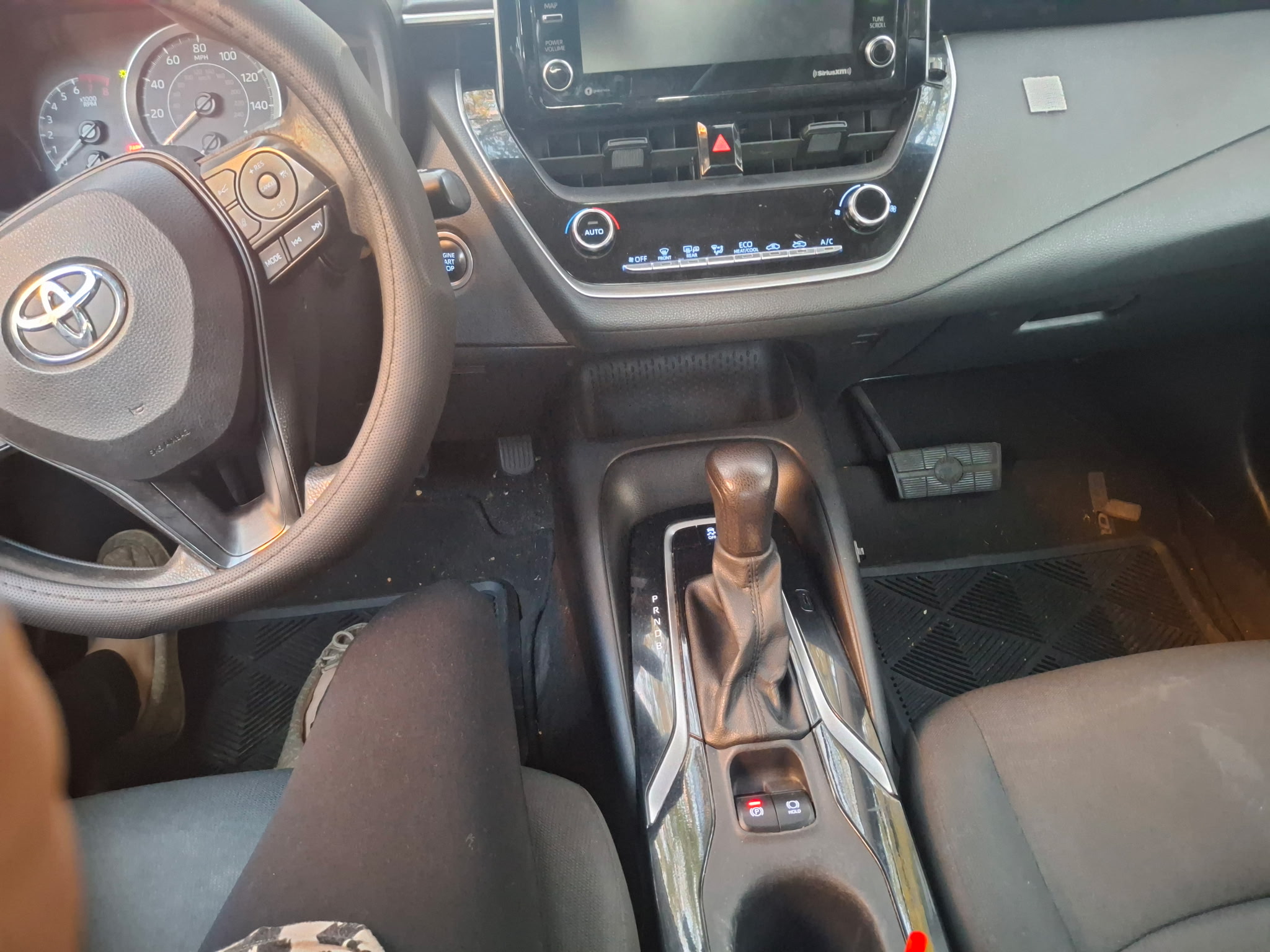 Used 2021 Toyota Corolla LE w/ LE Convenience Package FWD image 11