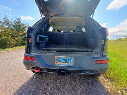 Used 2015 Jeep Cherokee Trailhawk image 9