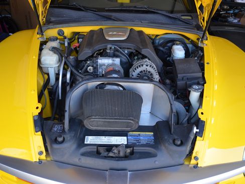 Used 2004 Chevrolet SSR w/ Preferred Equipment Group image 11