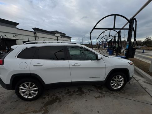 Used 2015 Jeep Cherokee Limited w/ Luxury Group image 4