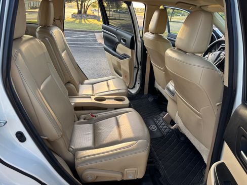Used 2015 Toyota Highlander Limited image 14