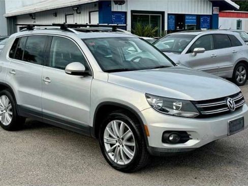 Used 2012 Volkswagen Tiguan SE image 2