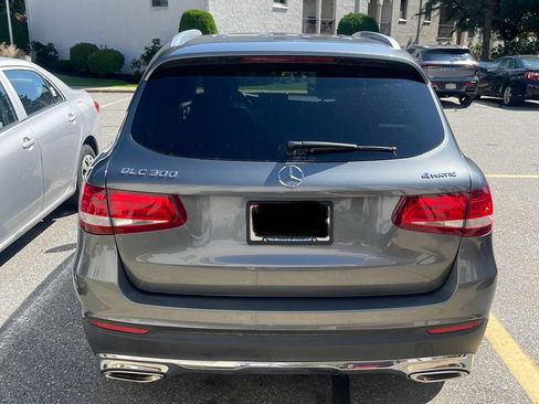 Used 2018 Mercedes-Benz GLC 300 4MATIC image 2