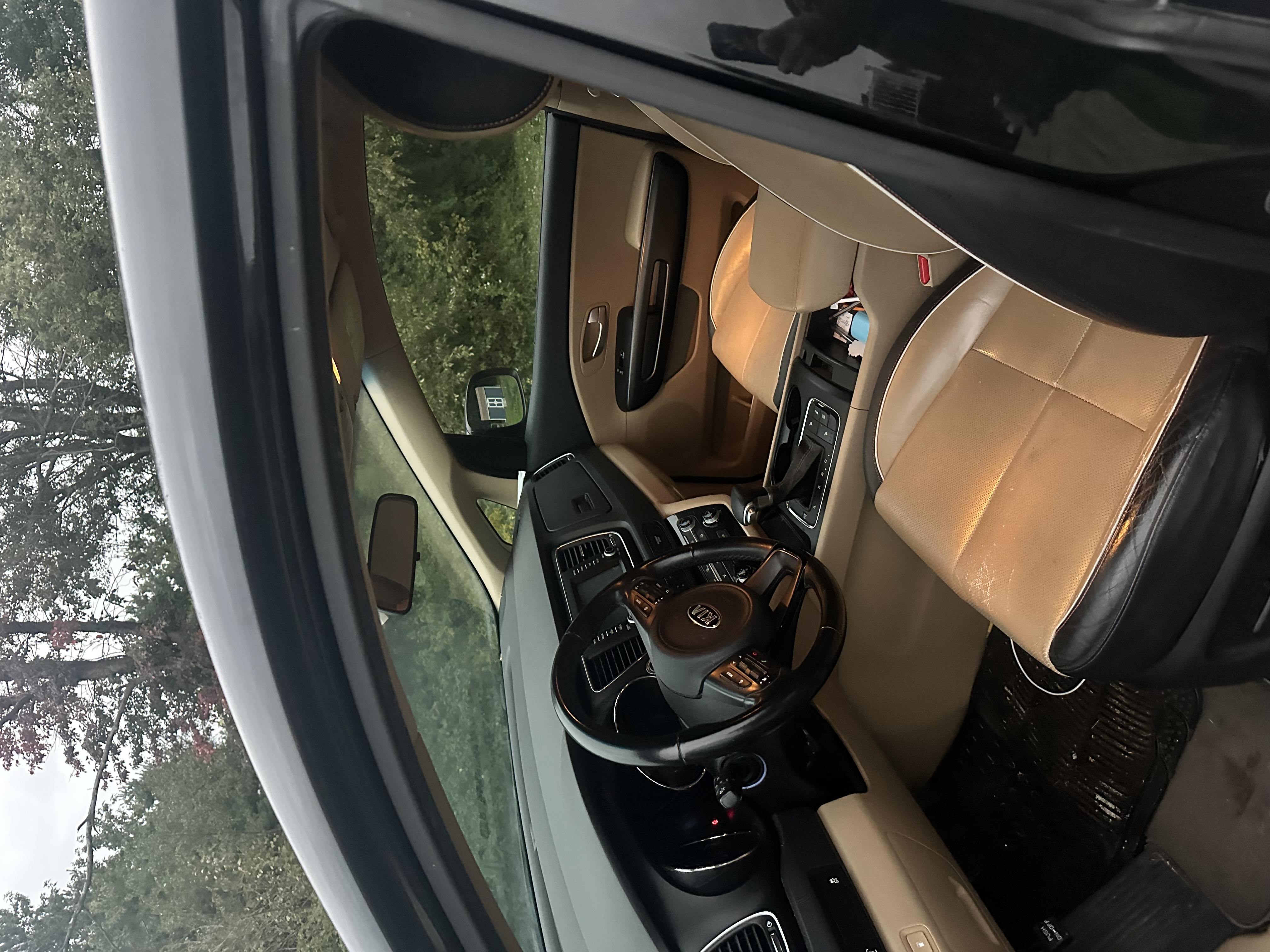Used 2017 Kia Sedona LX w/ LX Essentials Premium Package FWD image 10