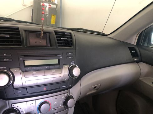 Used 2010 Toyota Highlander 2WD image 16