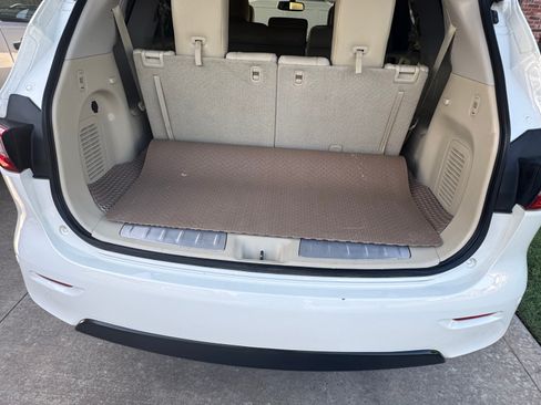 Used 2013 INFINITI JX35 AWD w/ Premium Pkg image 8