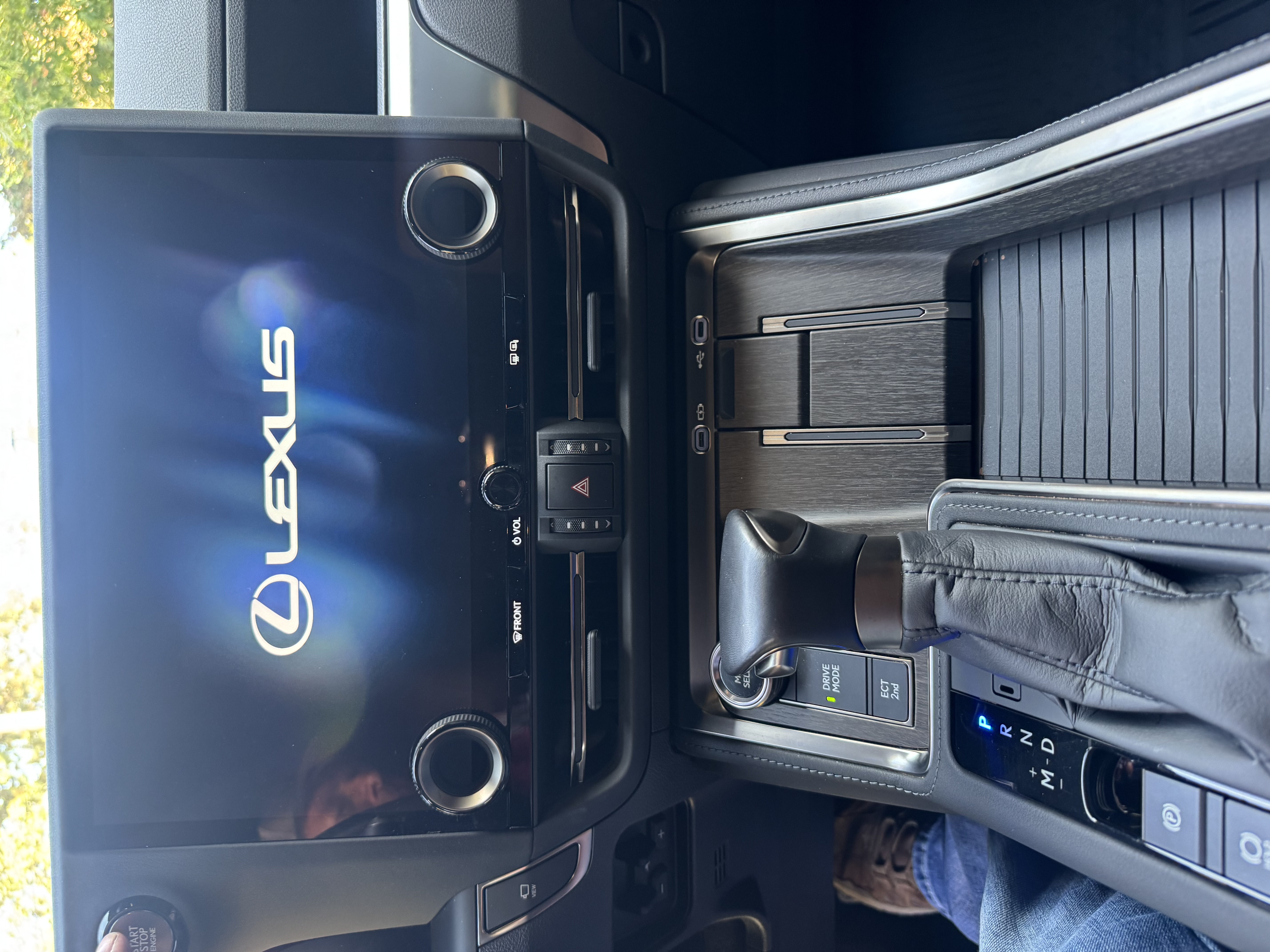 Used 2025 Lexus GX 550 w/ Accessory Package (2T) AWD/4WD image 8