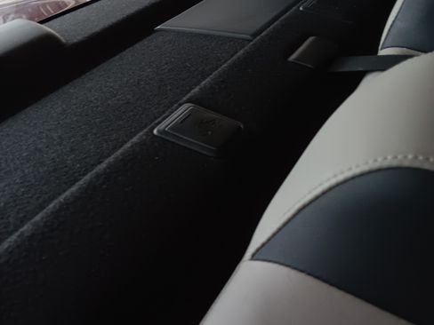 Used 2016 Toyota Camry XSE image 18