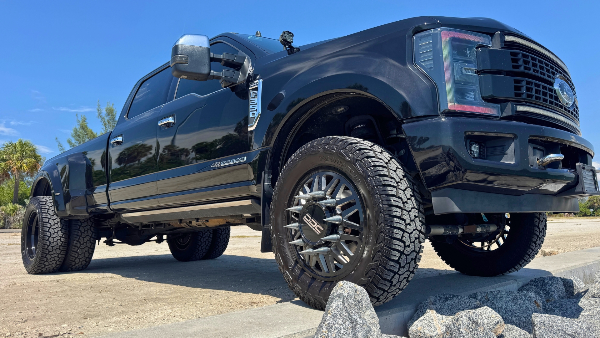 Used 2019 Ford F350 4x4 Crew Cab DRW Super Duty image 1