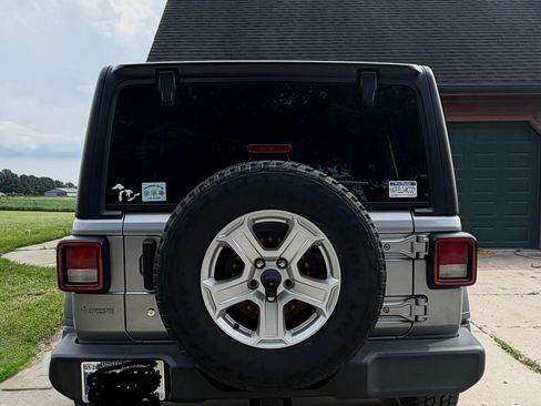 Used 2018 Jeep Wrangler Unlimited Sport S AWD/4WD image 13