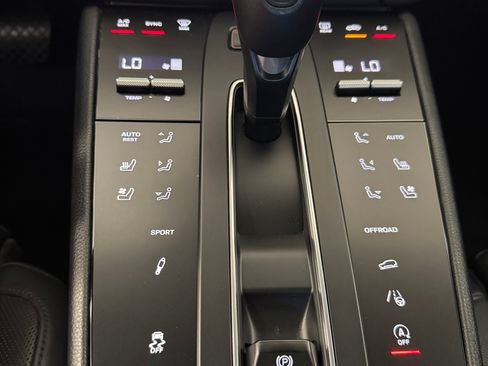 Used 2022 Porsche Macan S AWD/4WD image 19