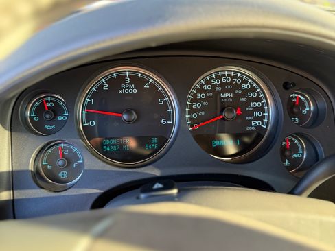 Used 2013 Chevrolet Suburban 2500 LT image 9