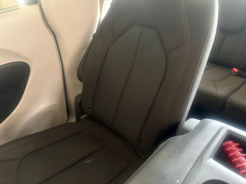 Used 2020 Chrysler Pacifica Touring w/ Tire & Wheel Group FWD image 24