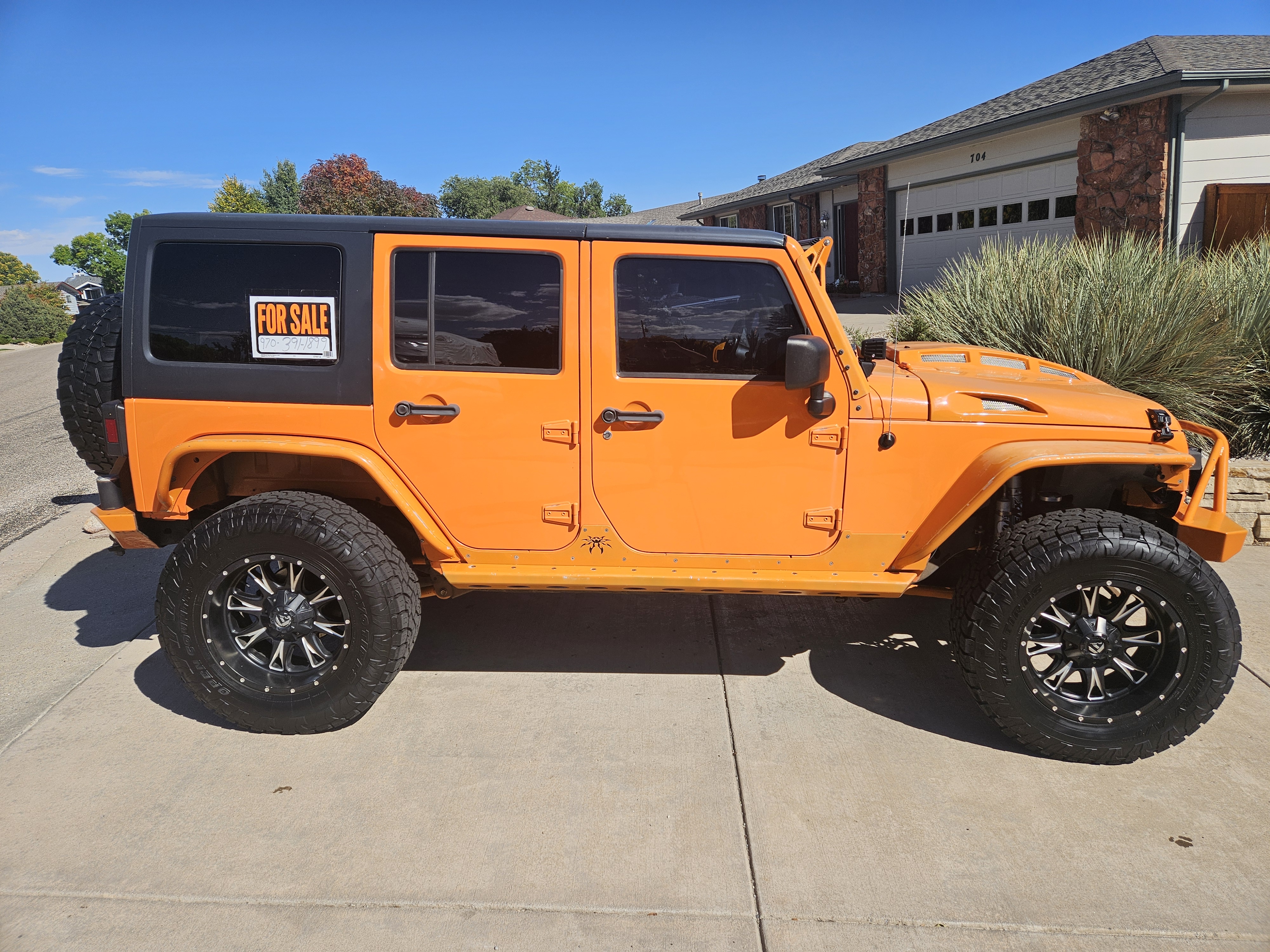 Used 2012 Jeep Wrangler Unlimited Rubicon w/ Dual Top Group AWD/4WD image 2