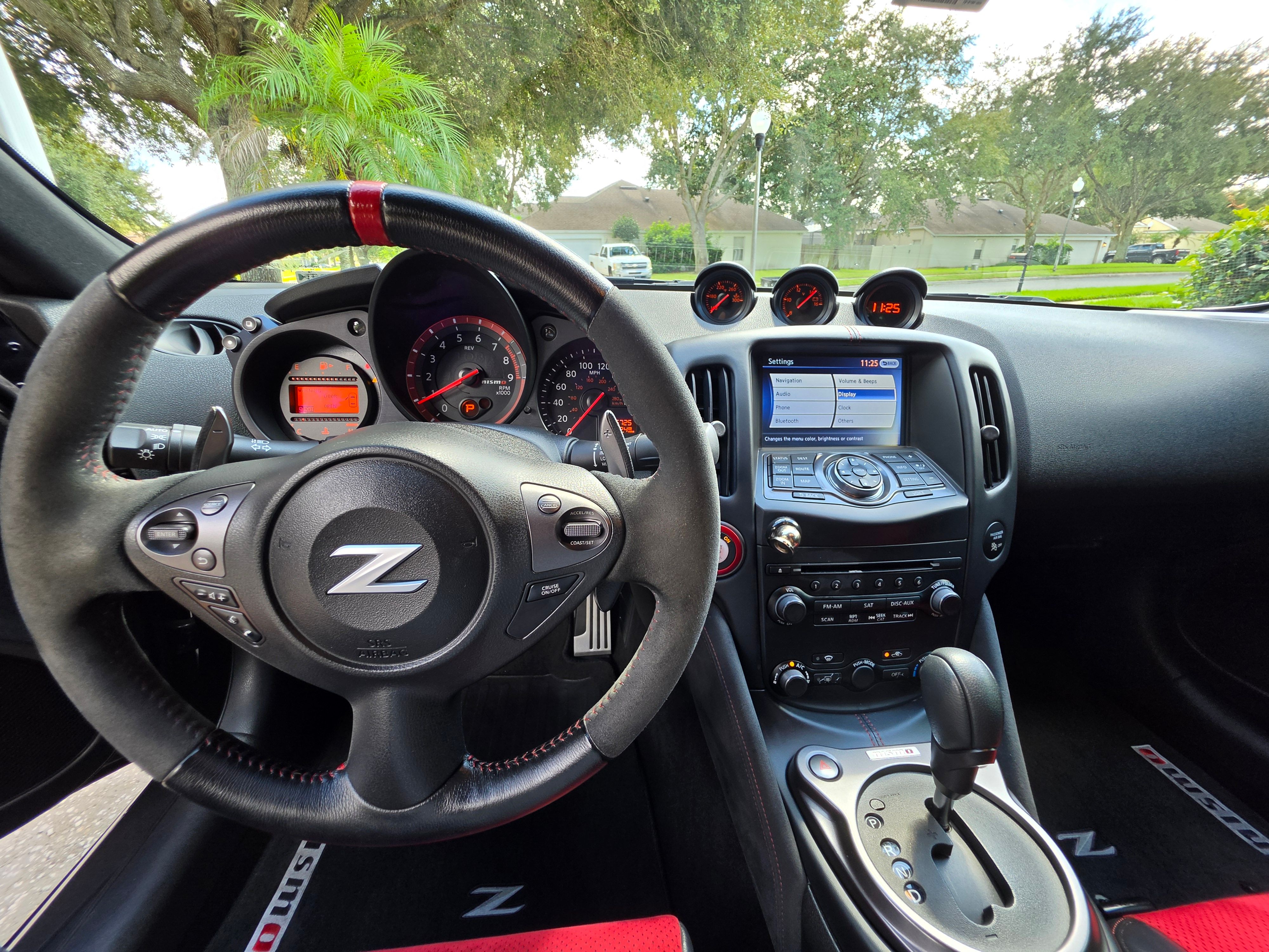 Used 2015 Nissan 370Z NISMO RWD image 6